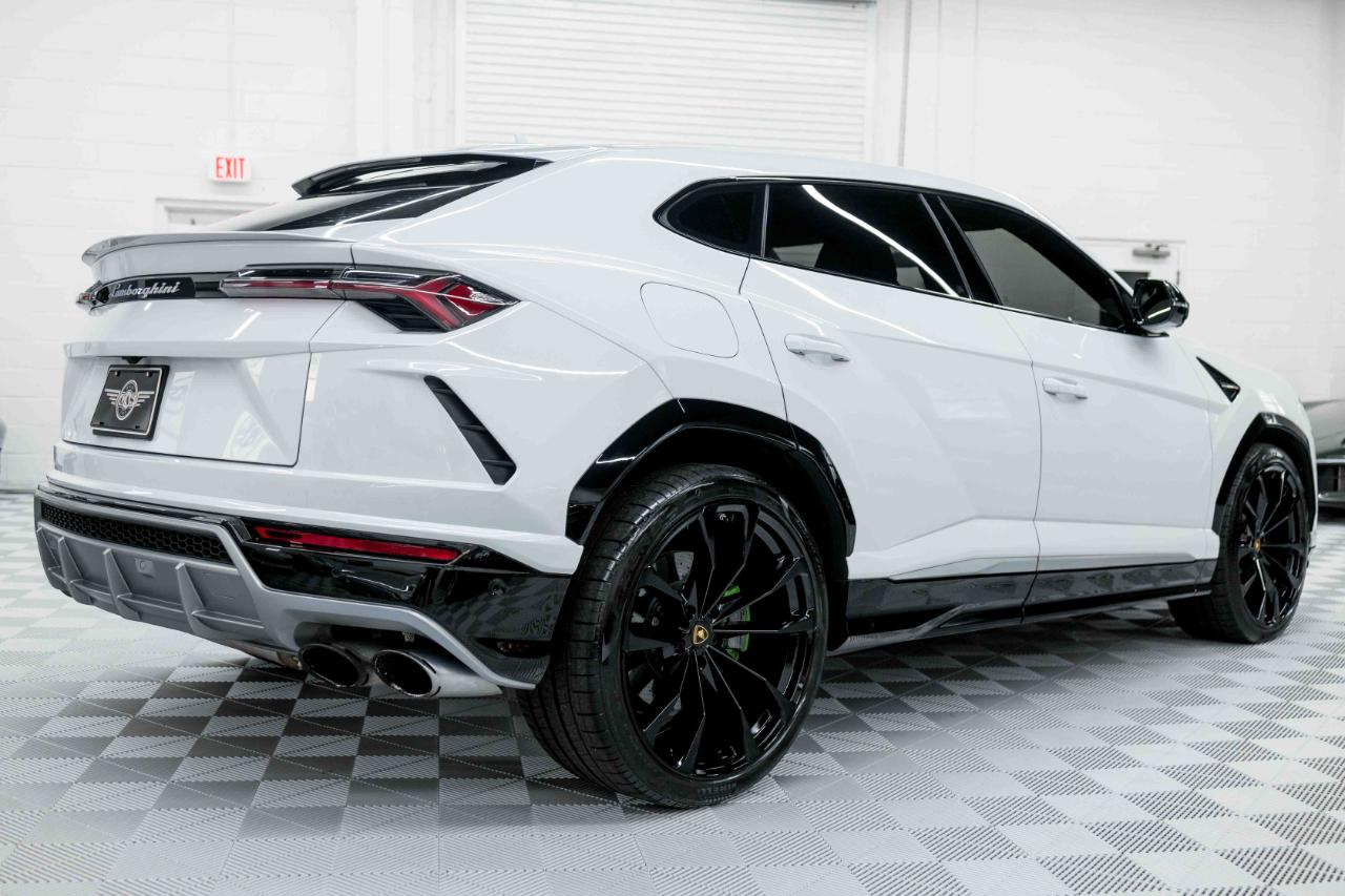 Lamborghini Urus Base 2020