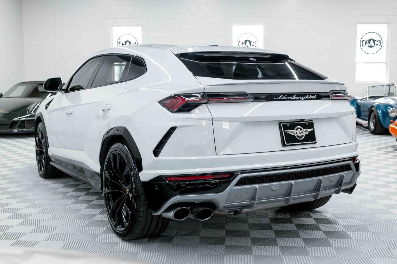 Lamborghini Urus Base 2020