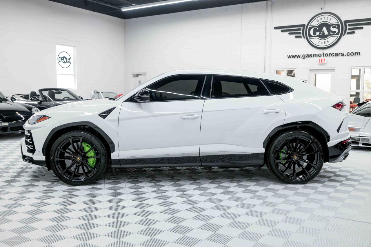 Lamborghini Urus Base 2020