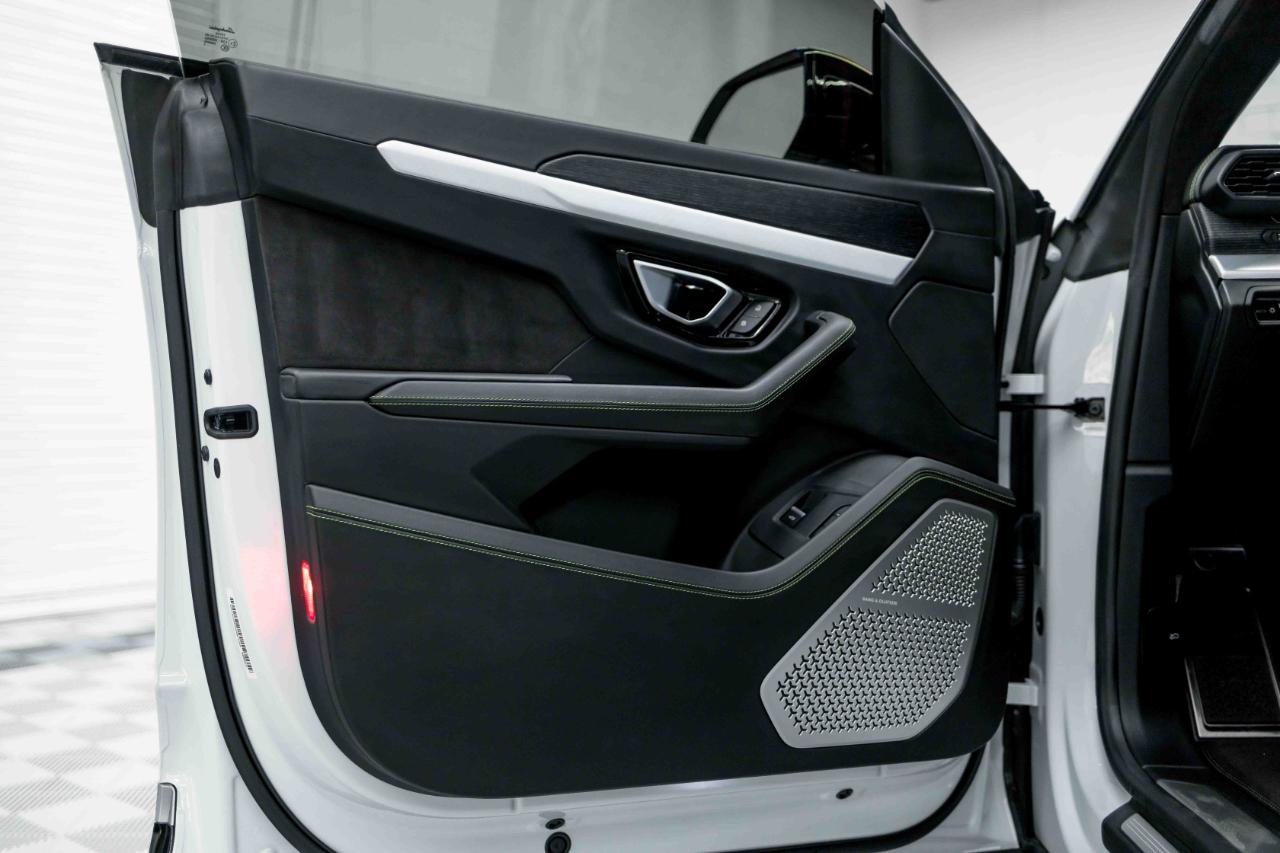 Lamborghini Urus Base 2020