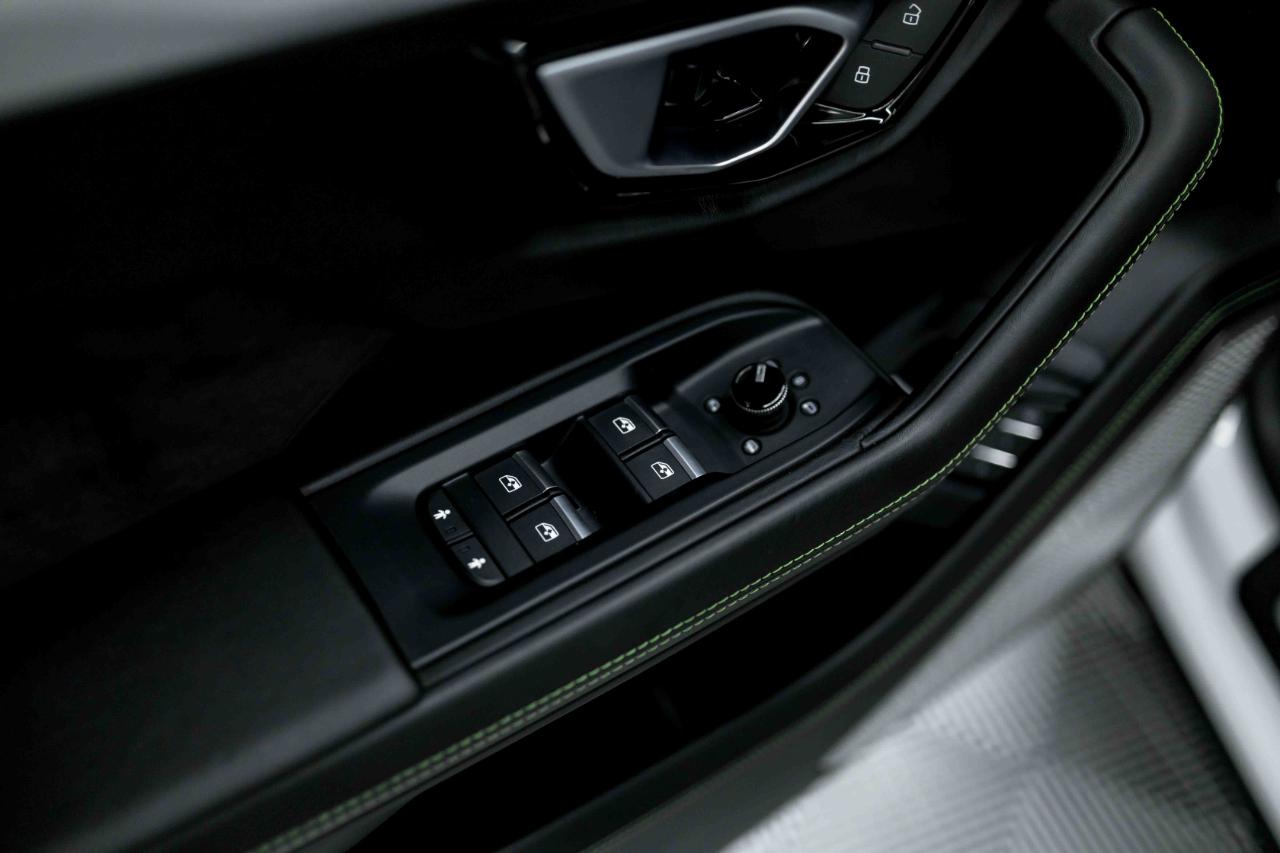 Lamborghini Urus Base 2020