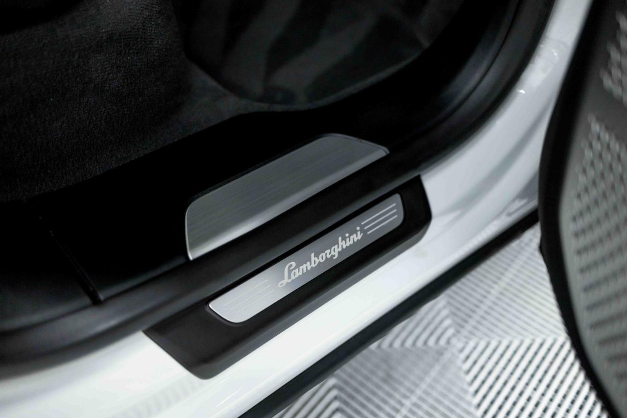 Lamborghini Urus Base 2020