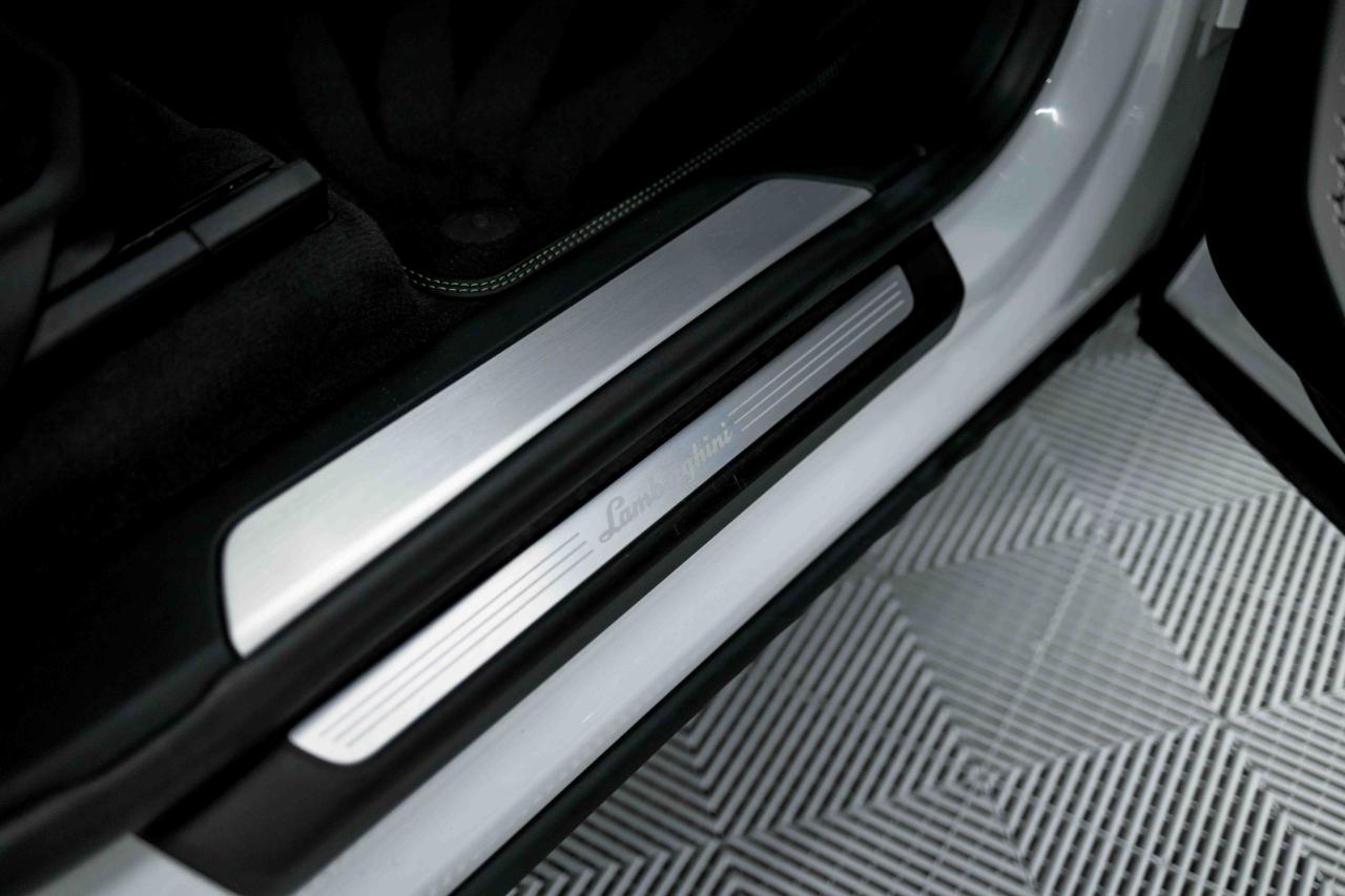 Lamborghini Urus Base 2020