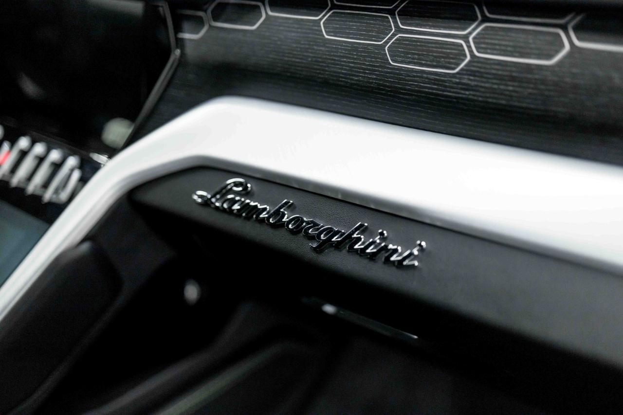 Lamborghini Urus Base 2020