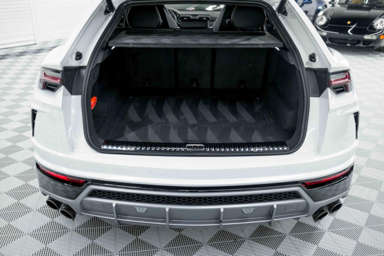 Lamborghini Urus Base 2020