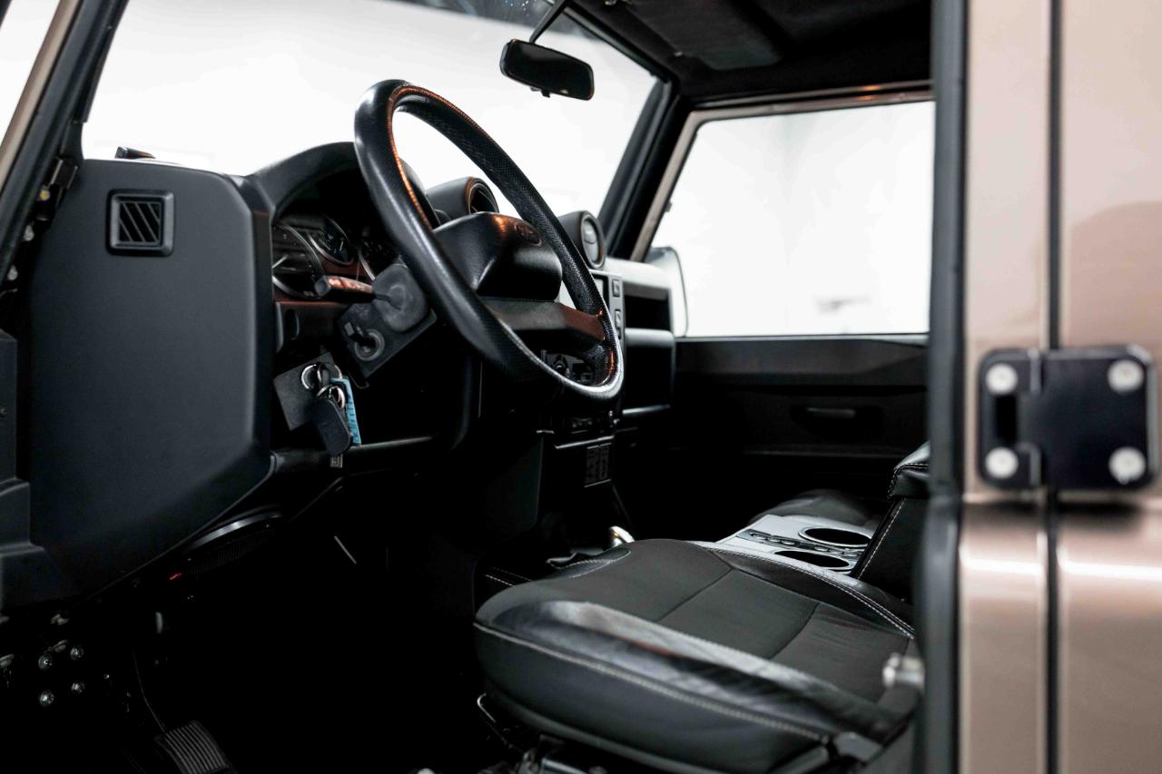 Land Rover Defender 110  2021