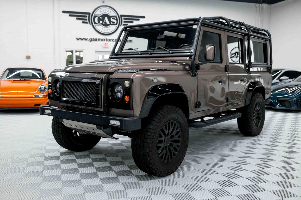 Land Rover Defender 110  2021
