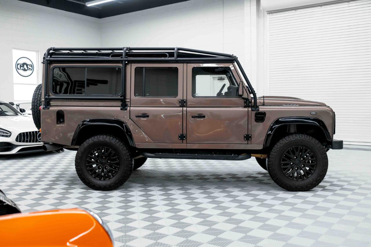 Land Rover Defender 110  2021