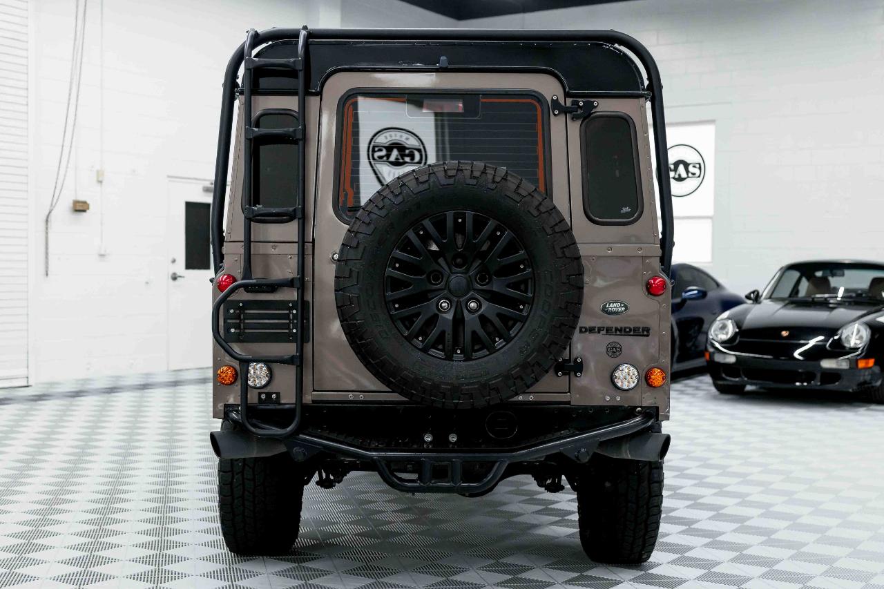 Land Rover Defender 110  2021