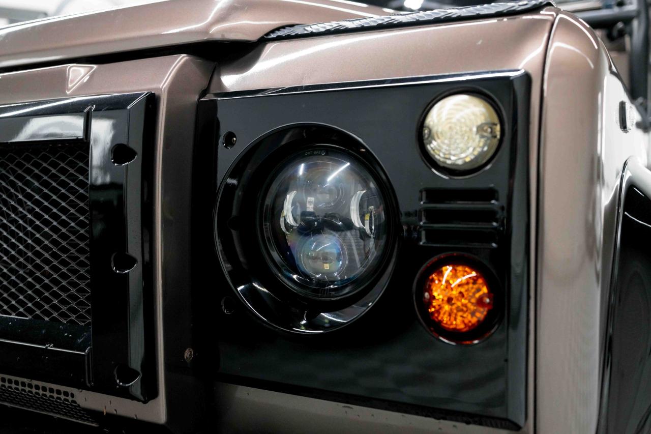 Land Rover Defender 110  2021