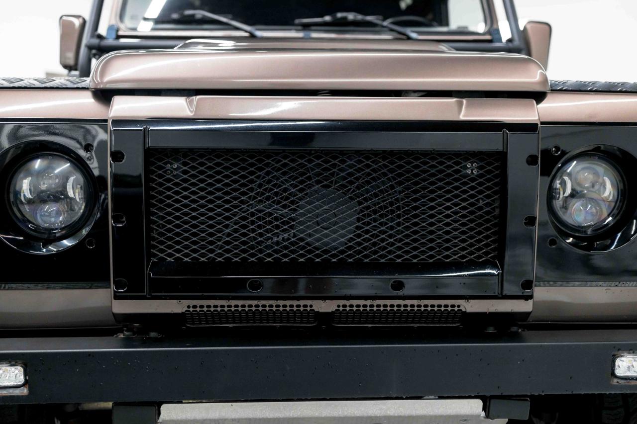 Land Rover Defender 110  2021