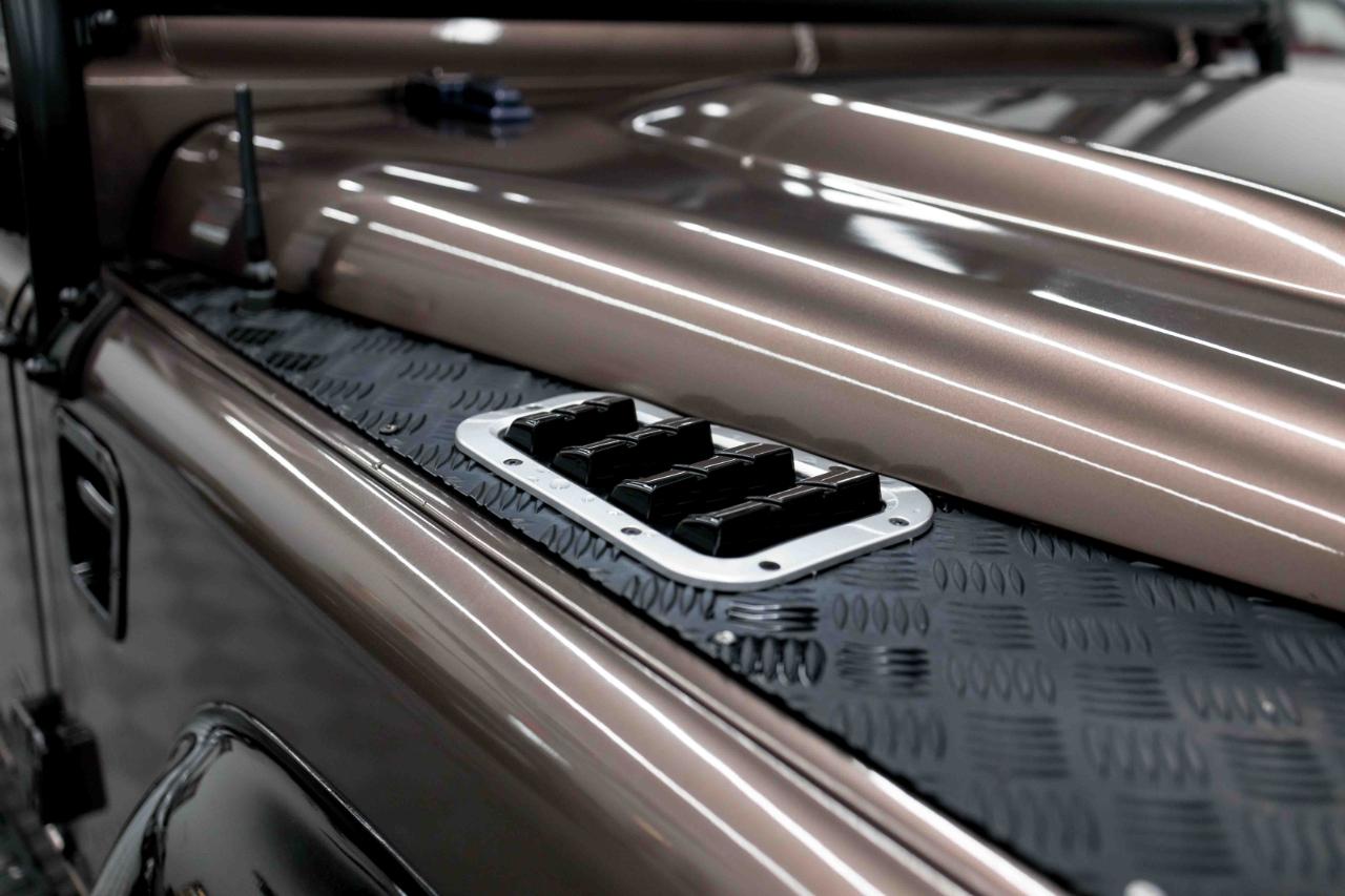 Land Rover Defender 110  2021