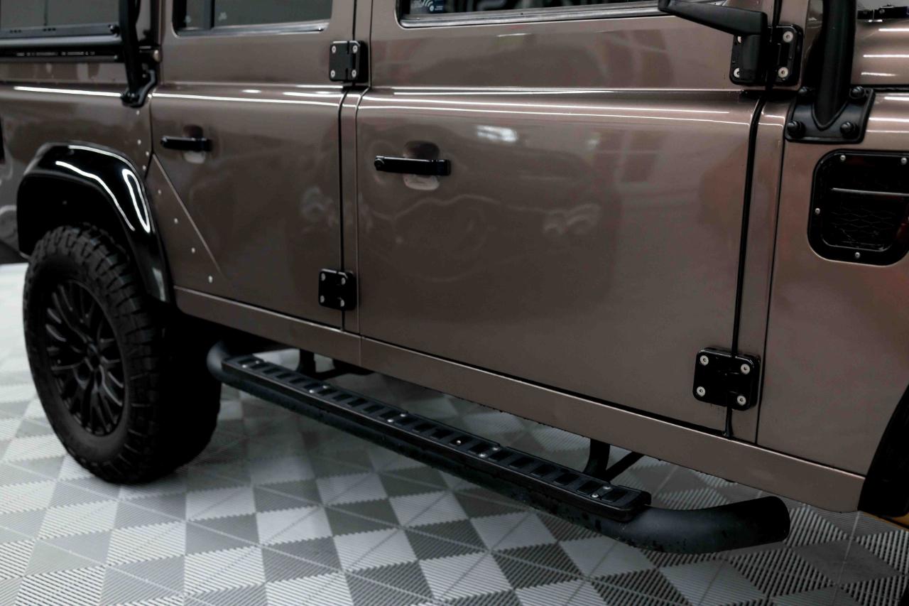 Land Rover Defender 110  2021