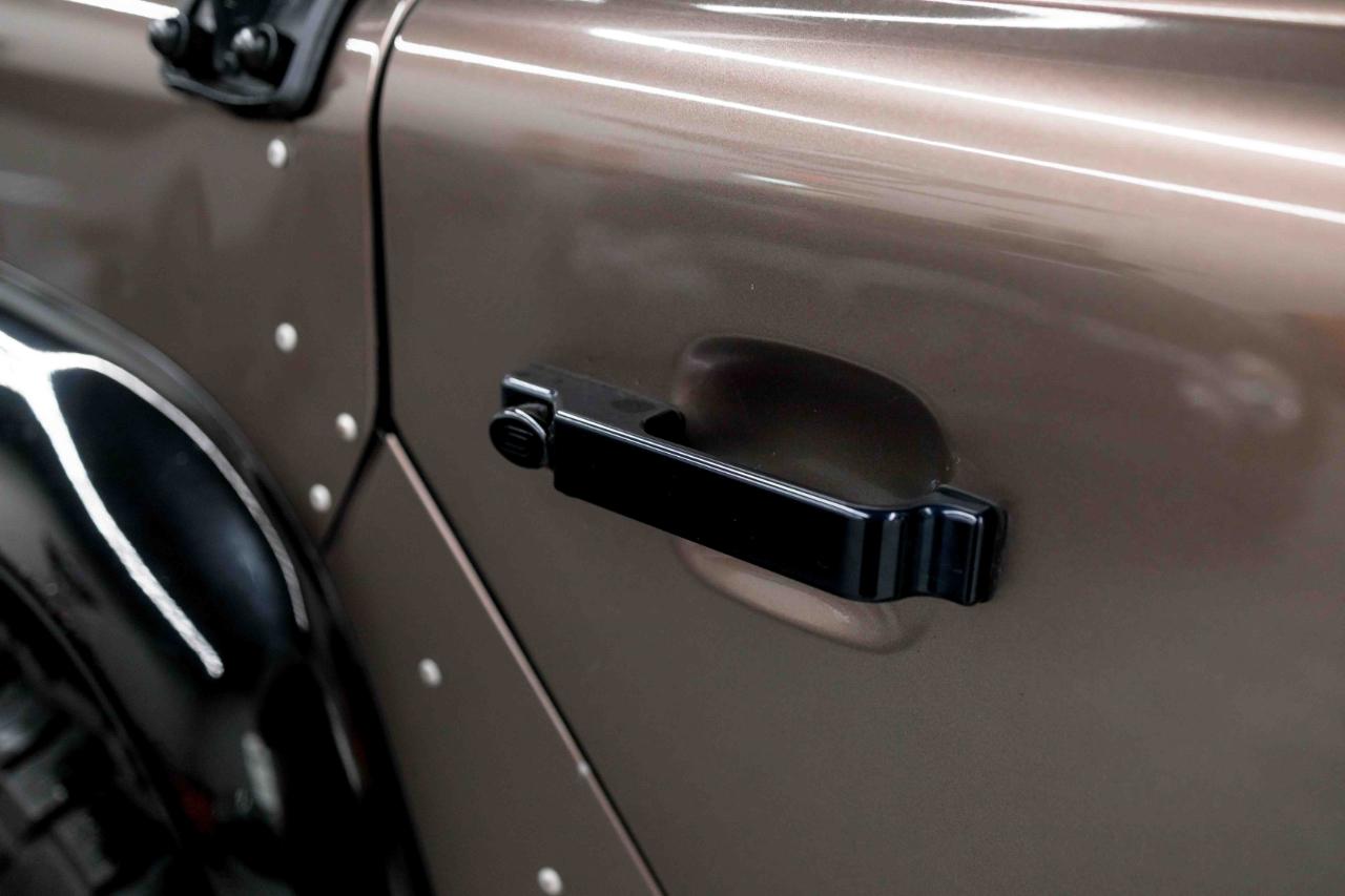 Land Rover Defender 110  2021