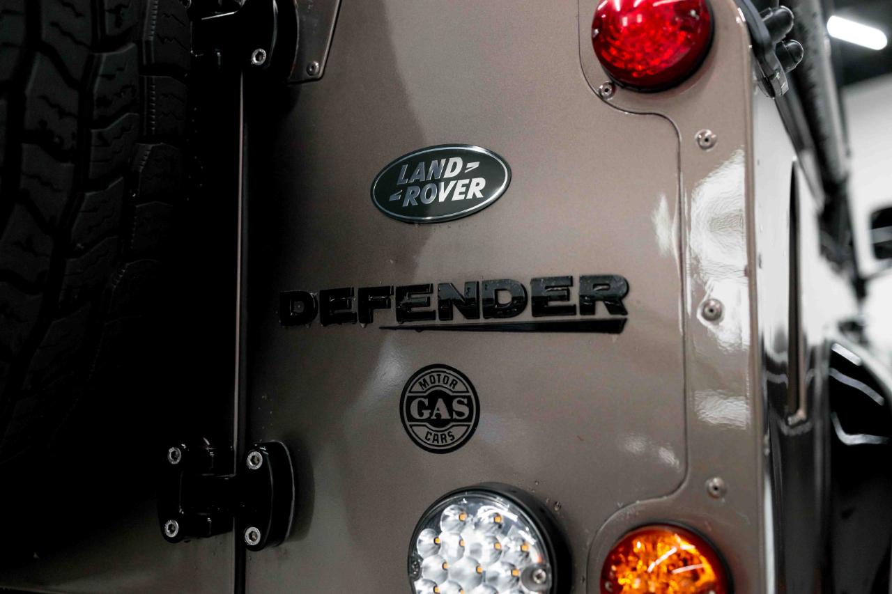Land Rover Defender 110  2021