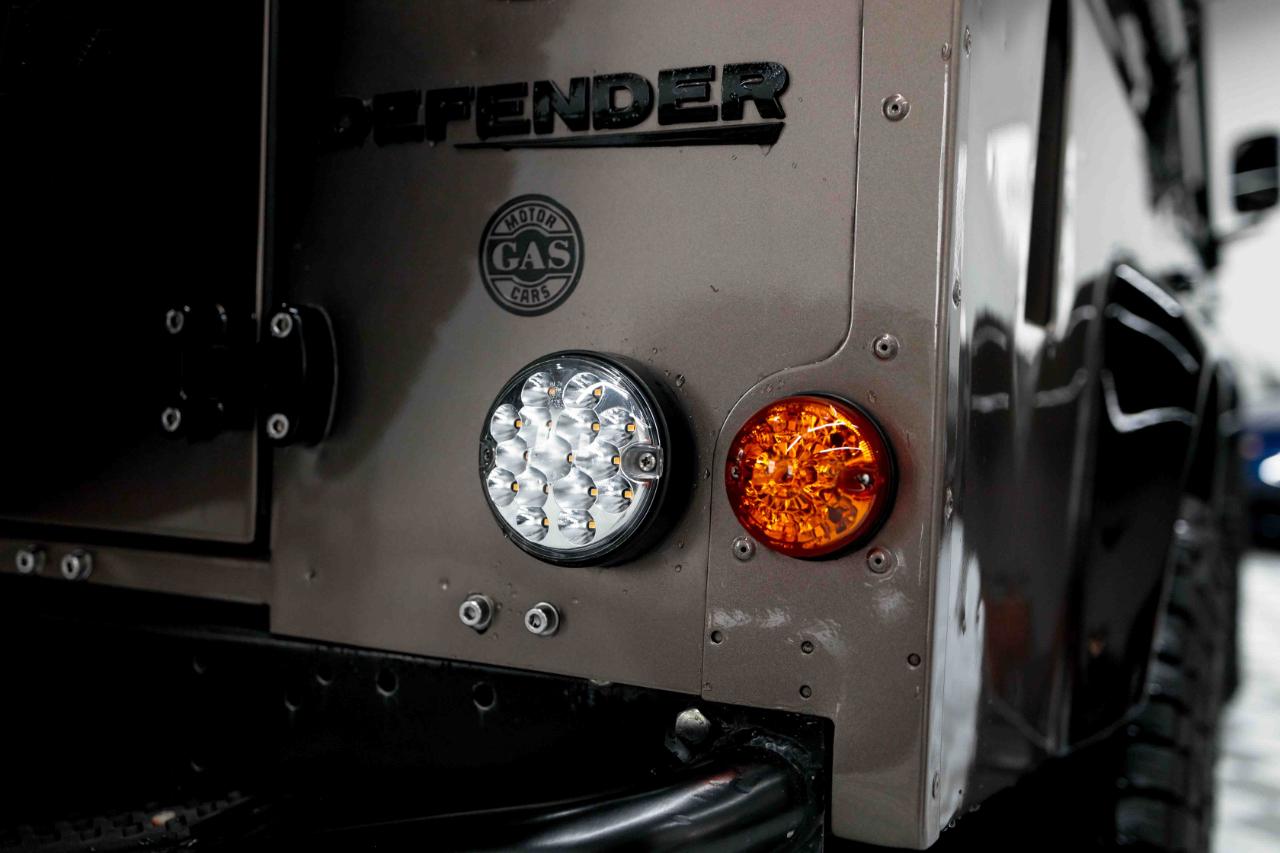 Land Rover Defender 110  2021