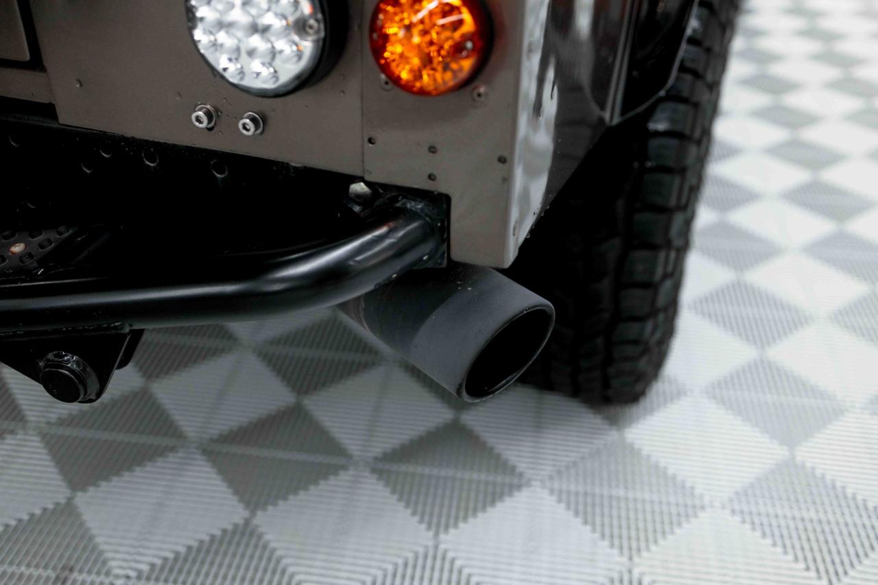 Land Rover Defender 110  2021