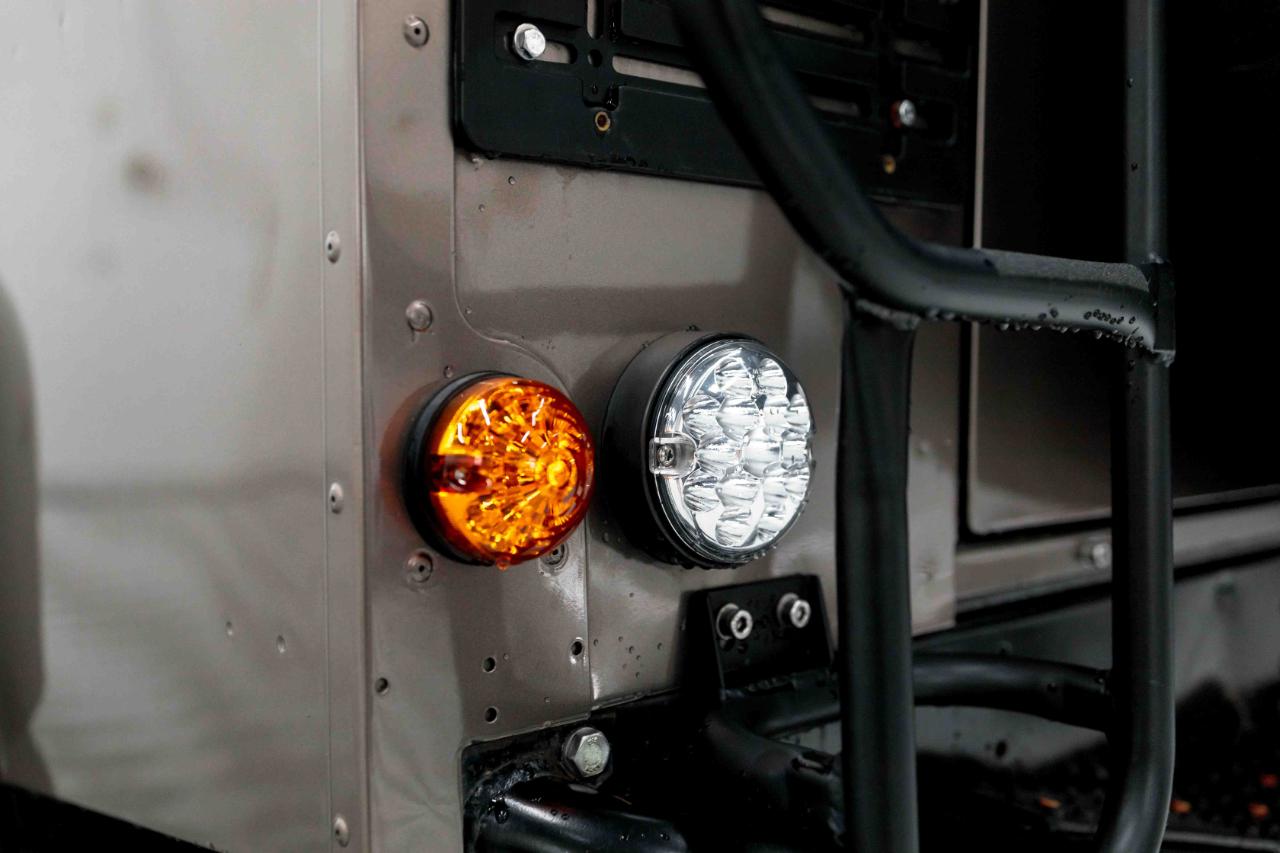 Land Rover Defender 110  2021