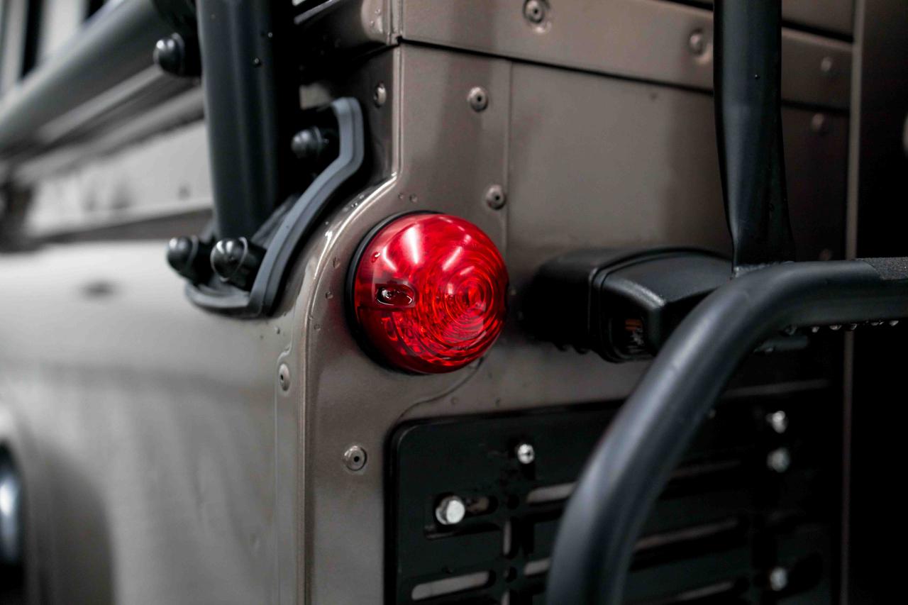 Land Rover Defender 110  2021