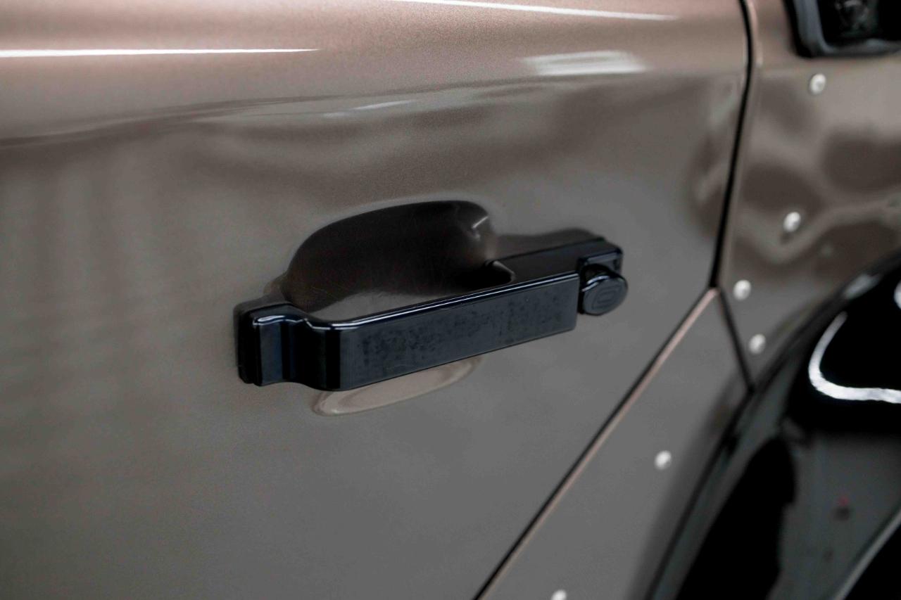 Land Rover Defender 110  2021