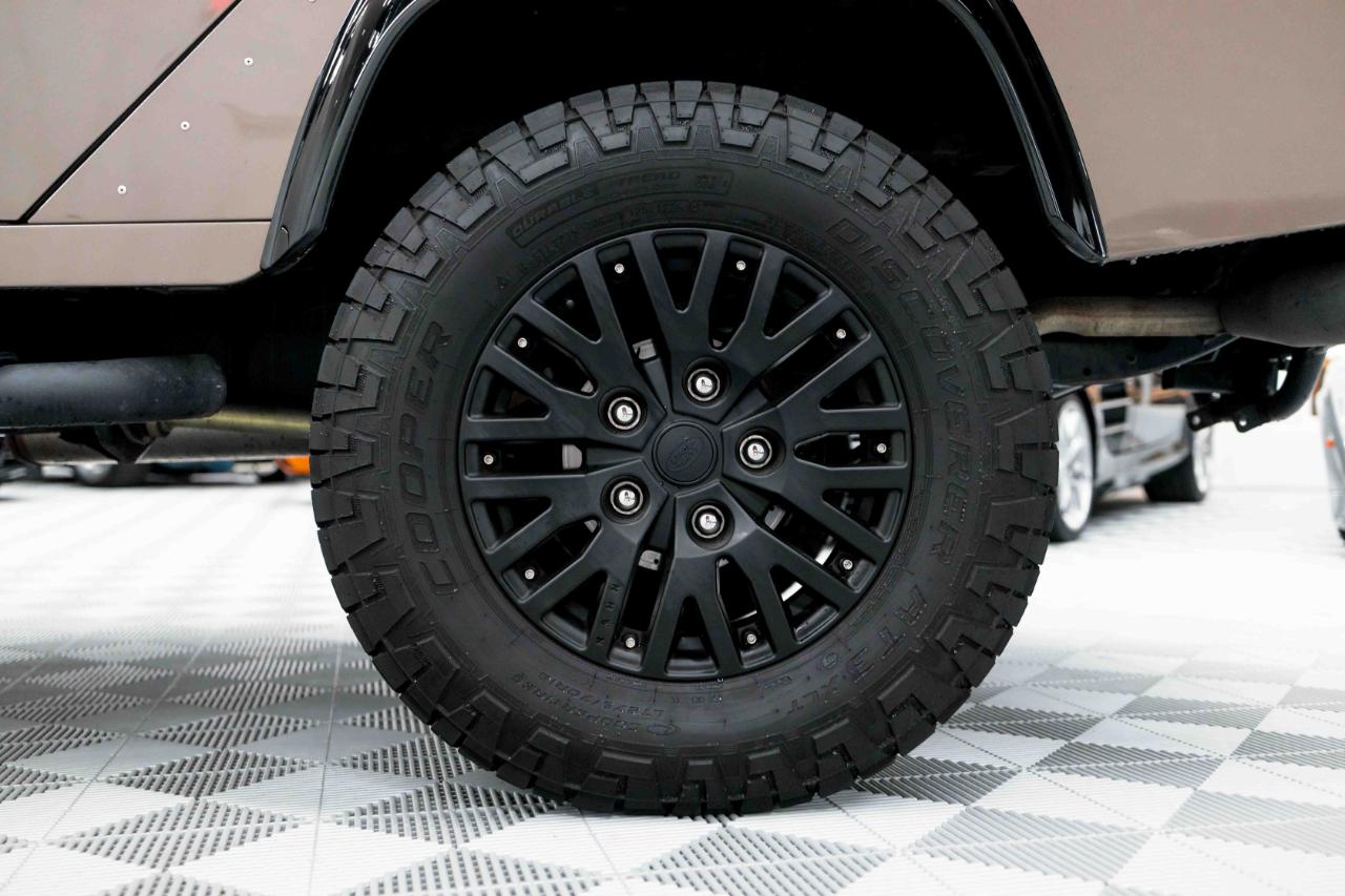 Land Rover Defender 110  2021