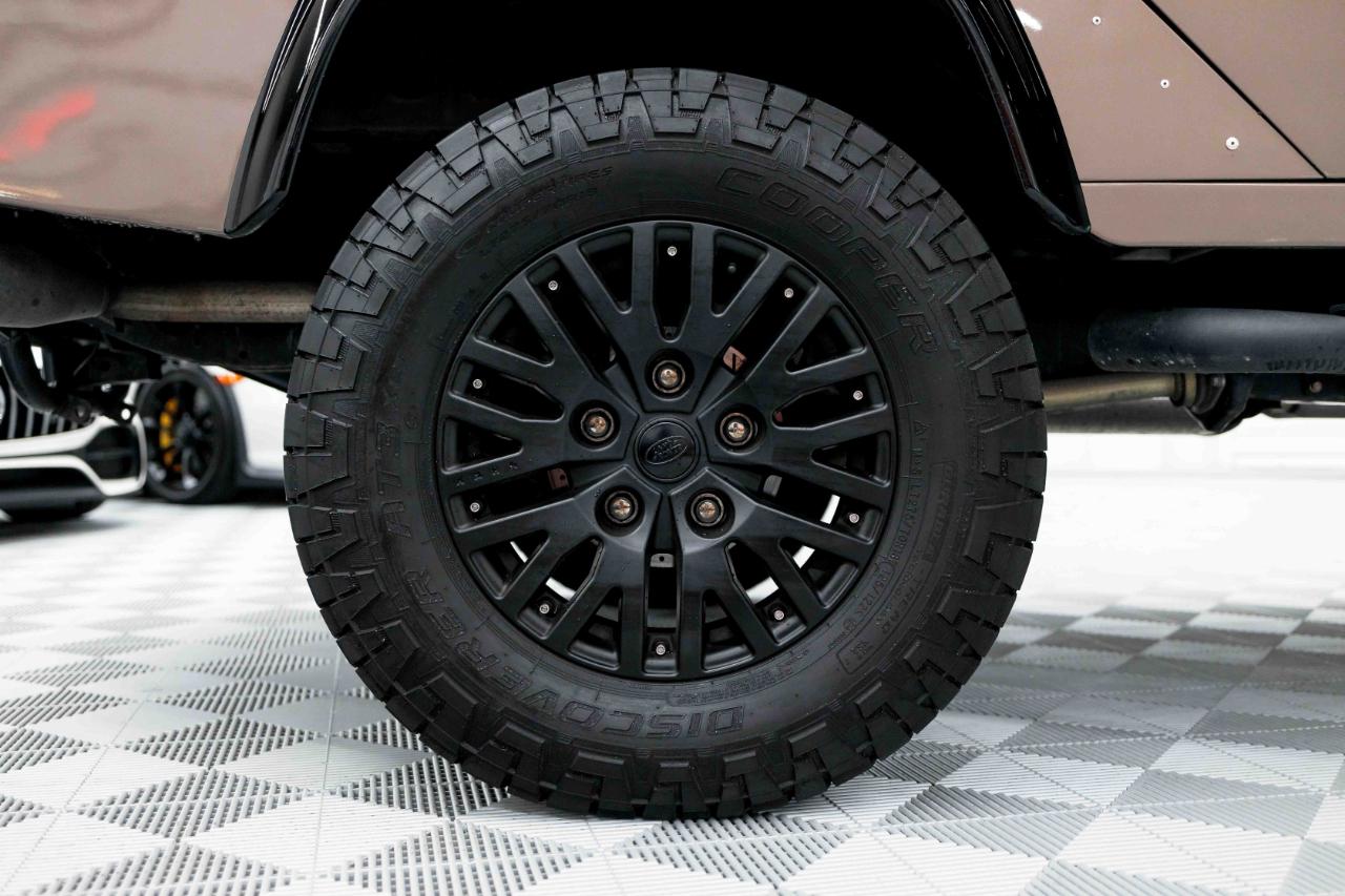 Land Rover Defender 110  2021