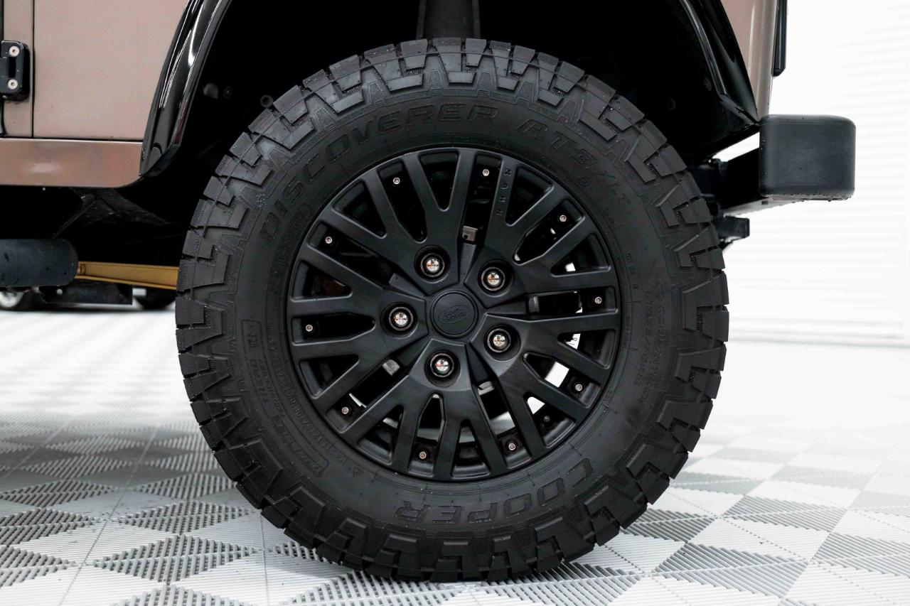 Land Rover Defender 110  2021