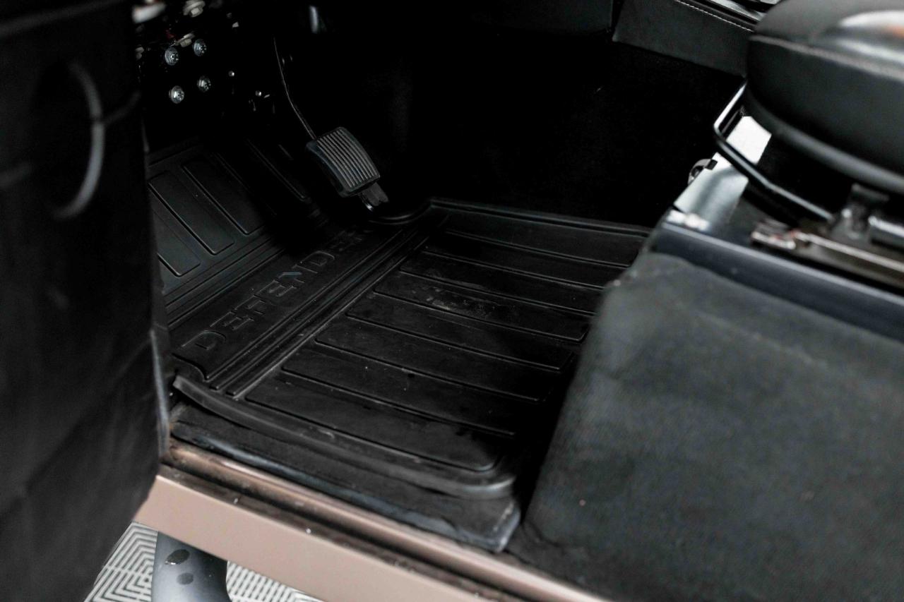 Land Rover Defender 110  2021