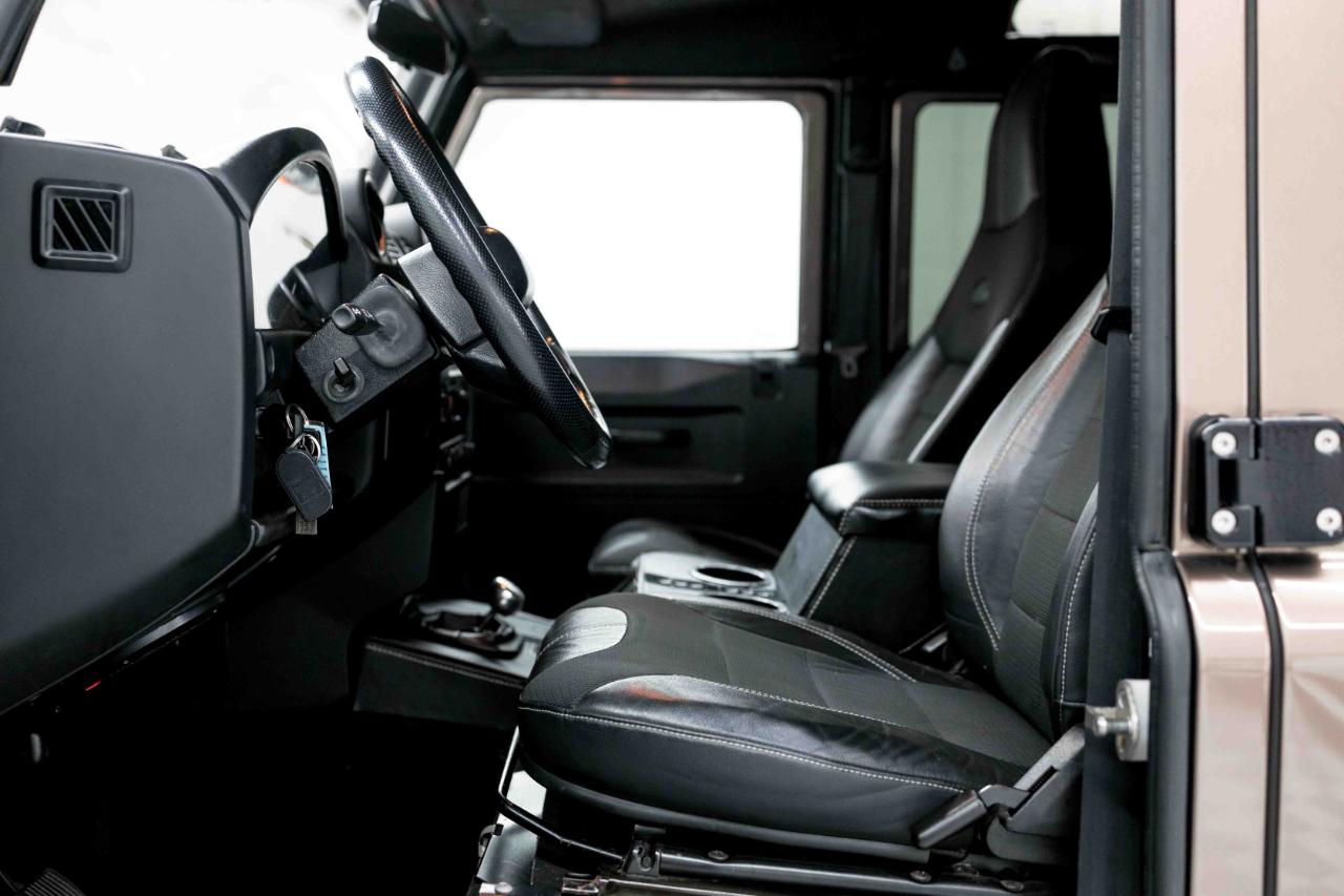 Land Rover Defender 110  2021