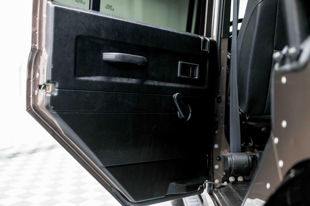 Land Rover Defender 110  2021