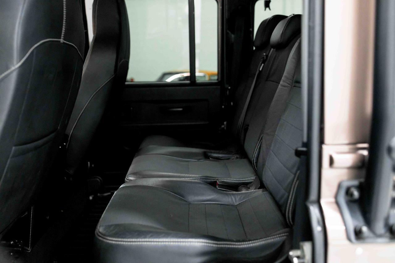 Land Rover Defender 110  2021