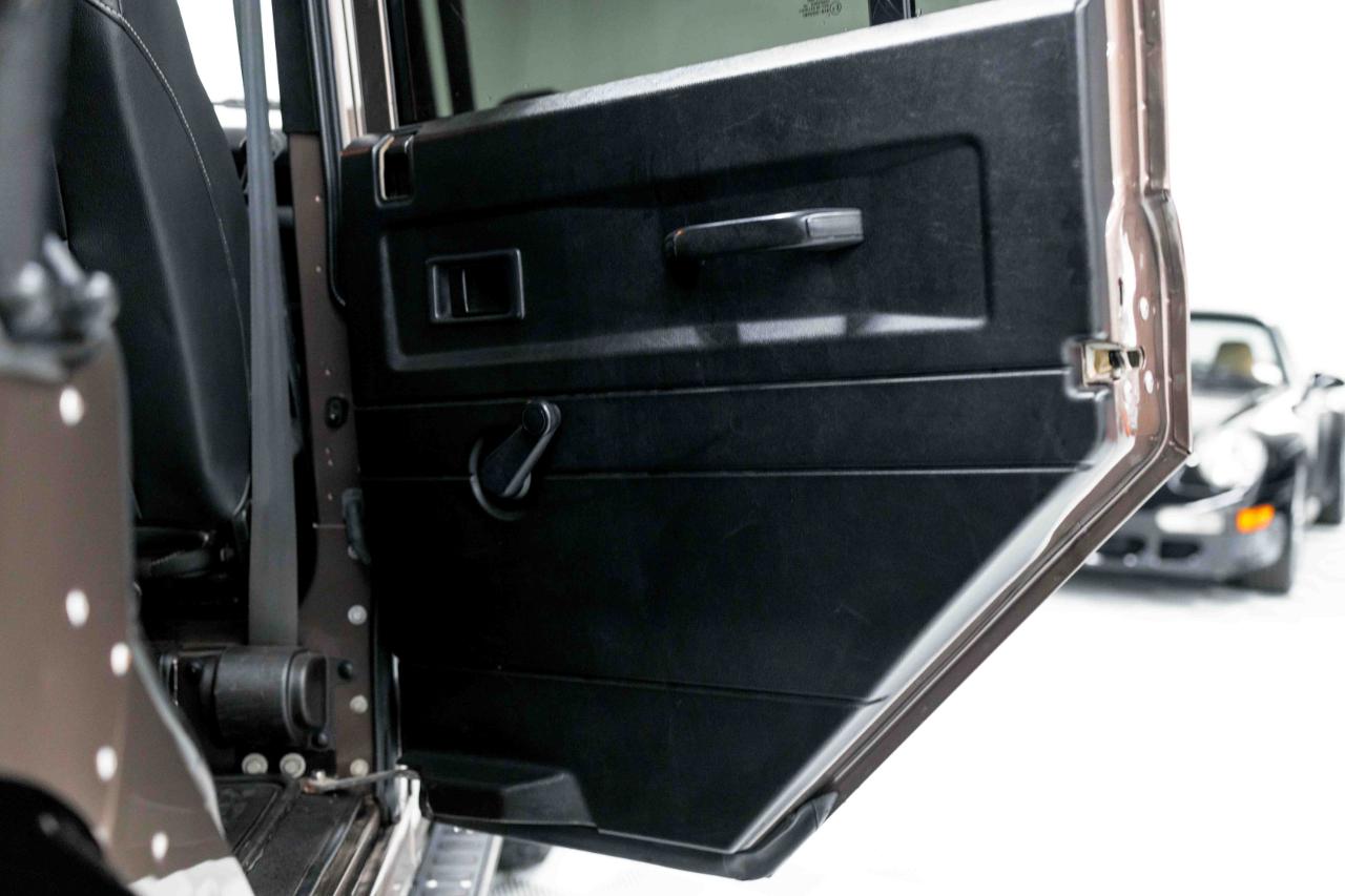 Land Rover Defender 110  2021