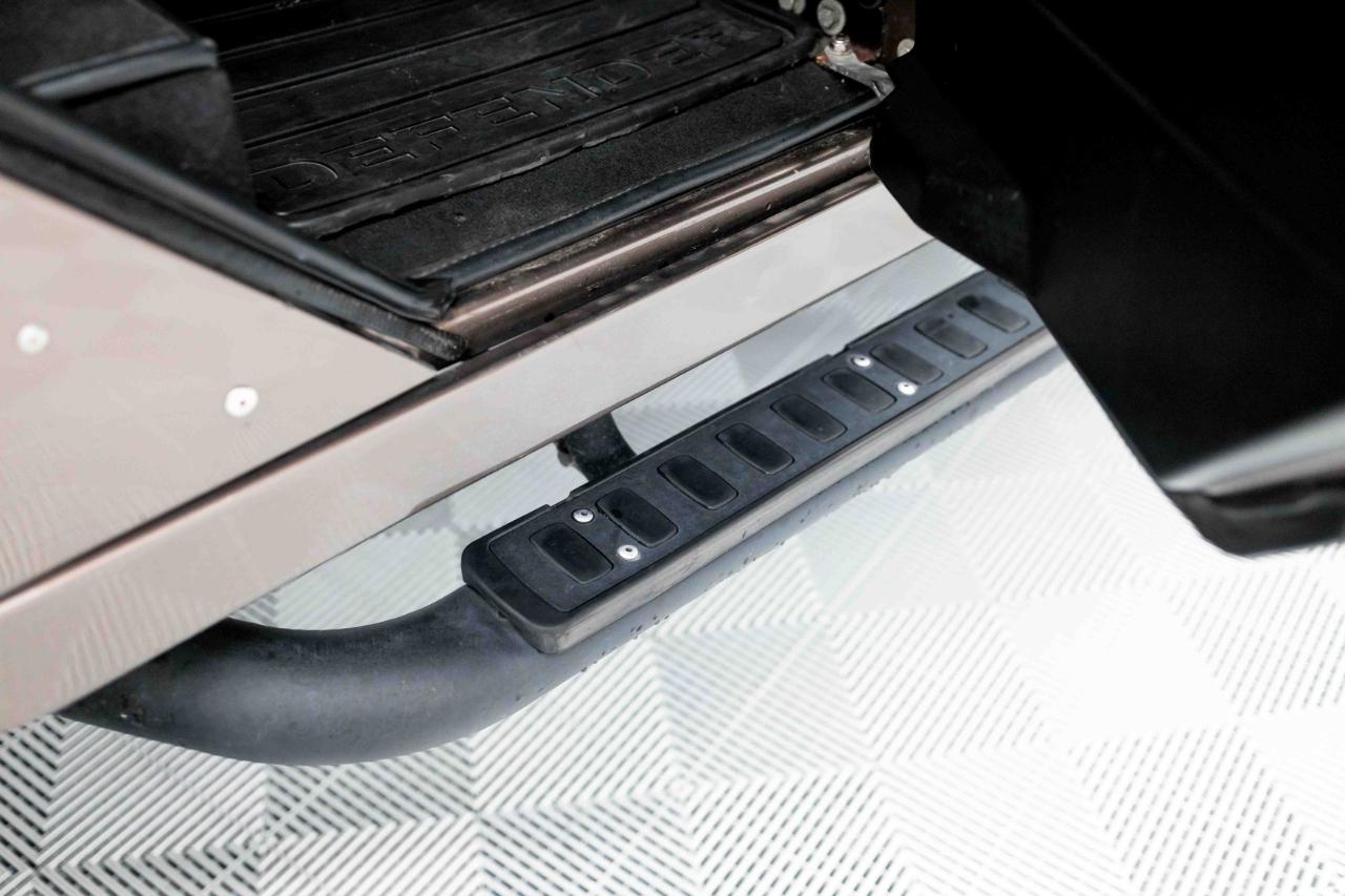 Land Rover Defender 110  2021