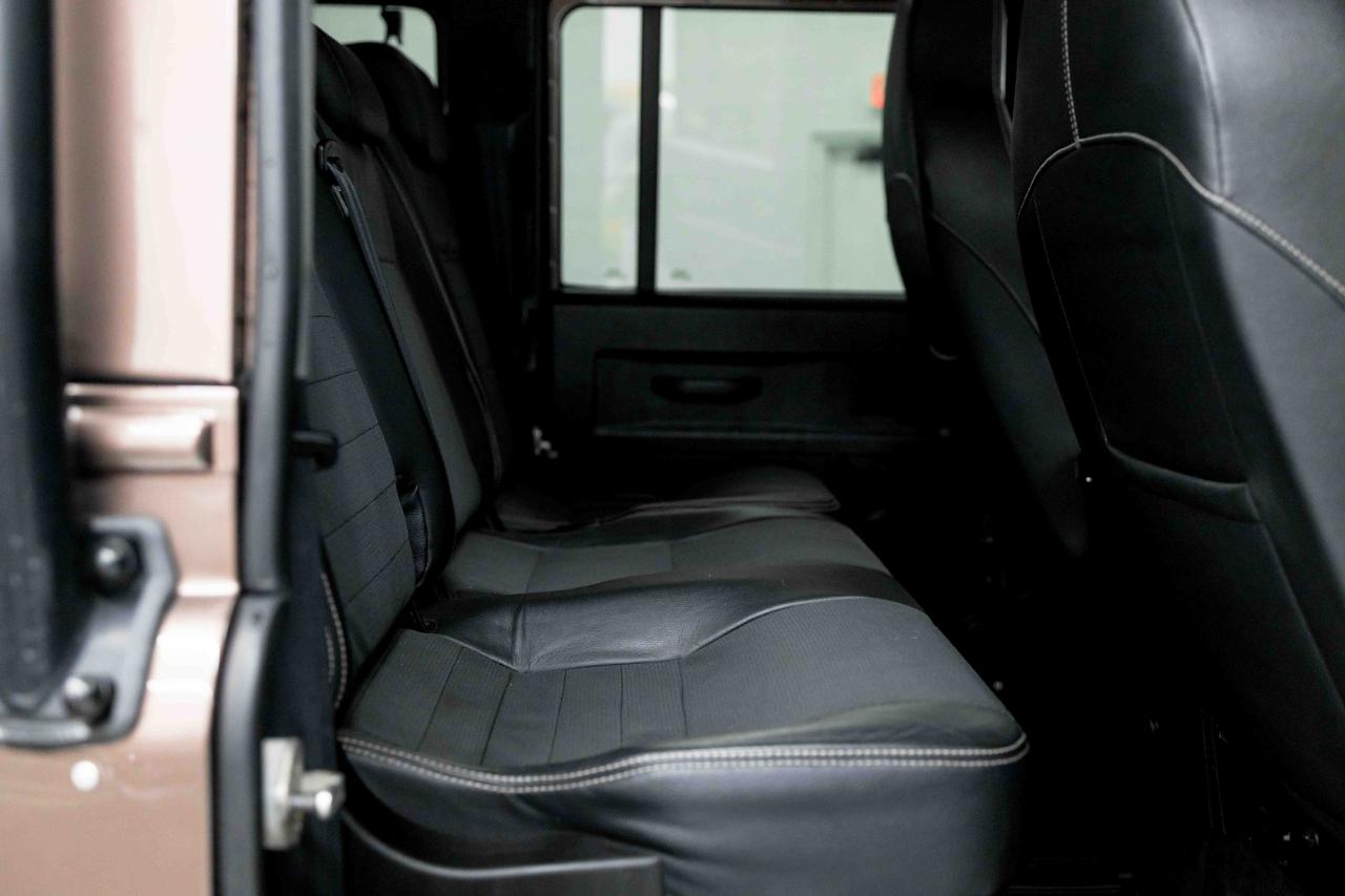 Land Rover Defender 110  2021