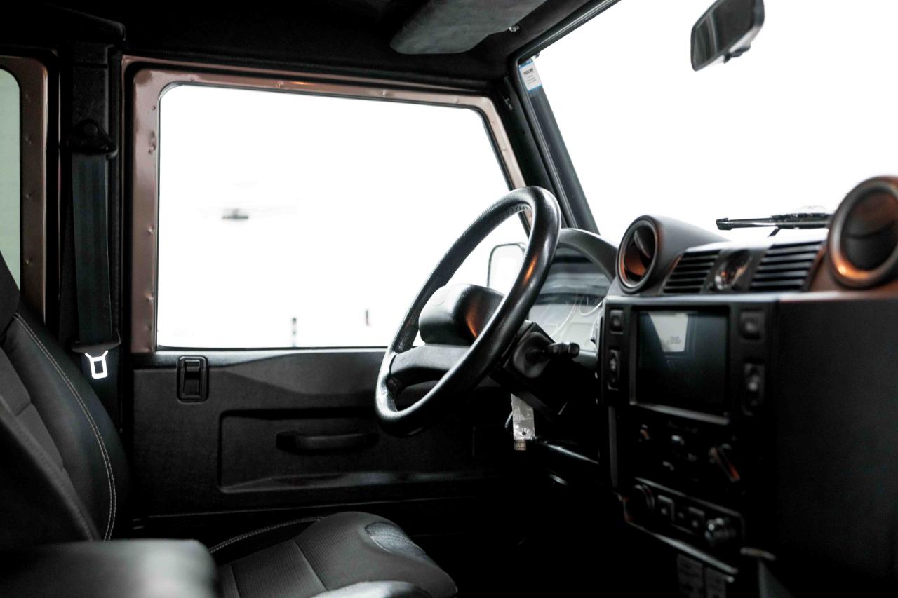 Land Rover Defender 110  2021