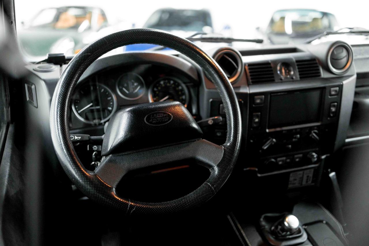 Land Rover Defender 110  2021