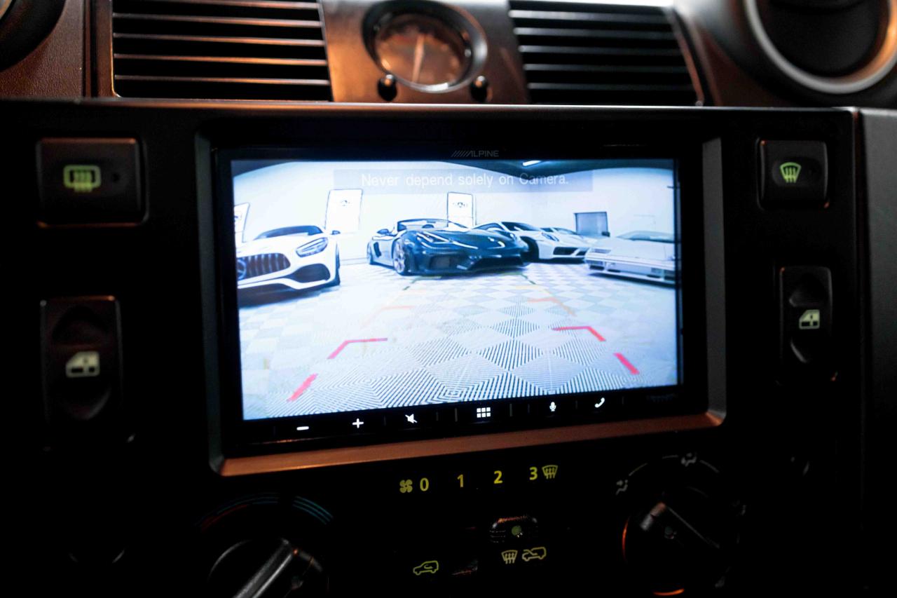 Land Rover Defender 110  2021