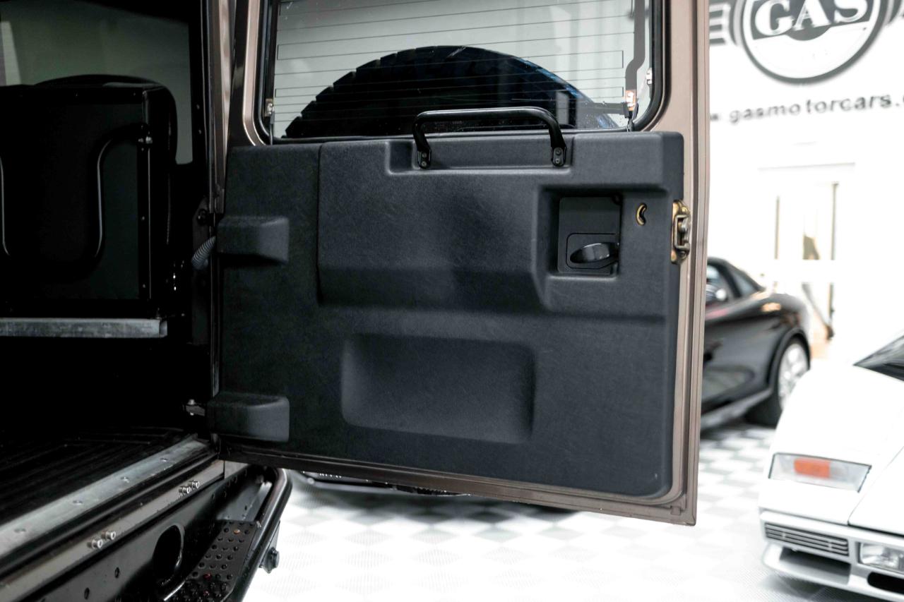 Land Rover Defender 110  2021