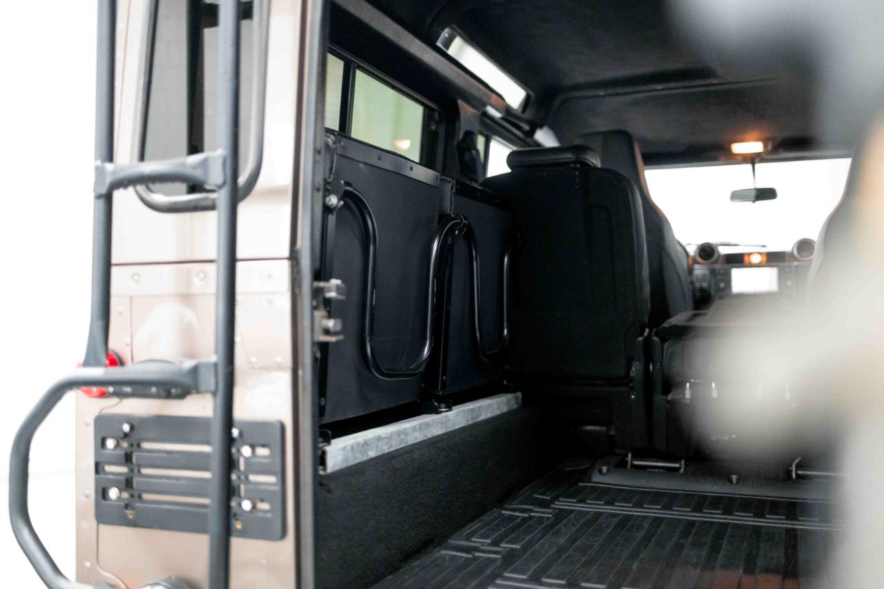 Land Rover Defender 110  2021