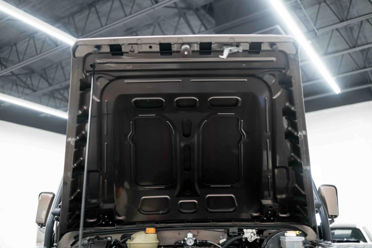 Land Rover Defender 110  2021