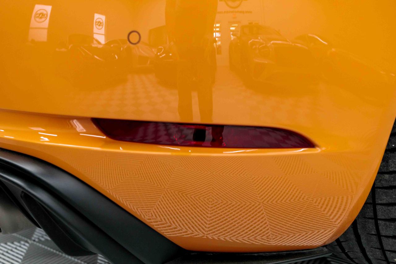 Porsche 718 Cayman GT4 RS 2025