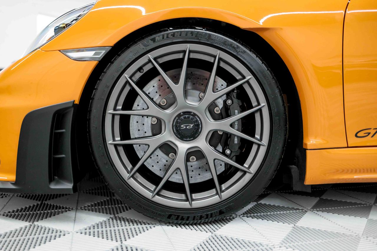 Porsche 718 Cayman GT4 RS 2025