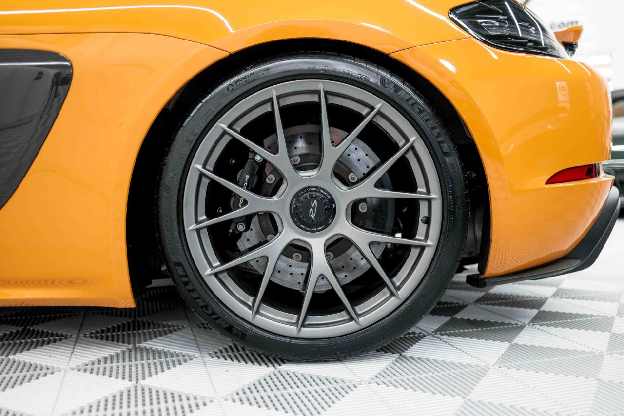 Porsche 718 Cayman GT4 RS 2025