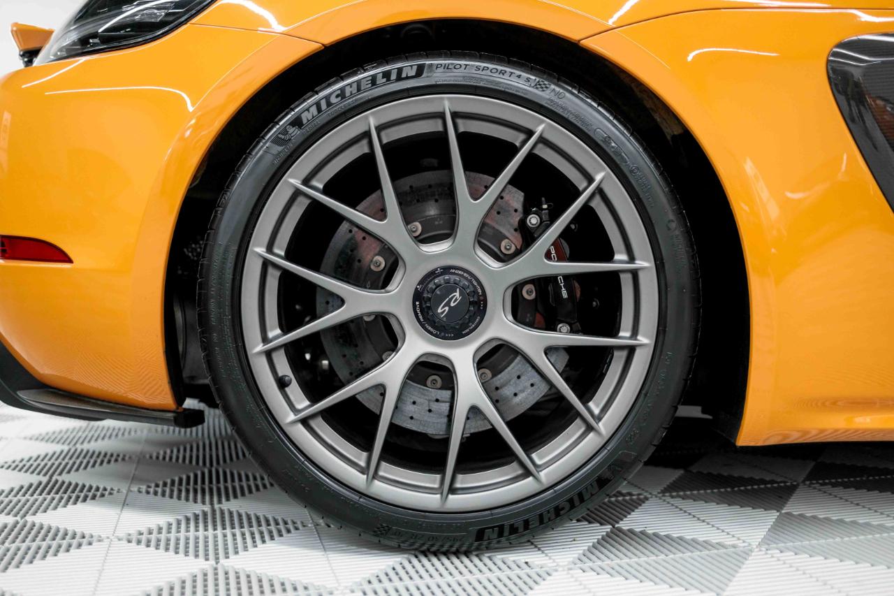 Porsche 718 Cayman GT4 RS 2025