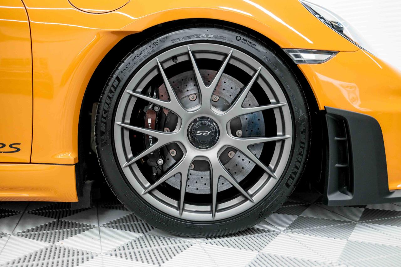 Porsche 718 Cayman GT4 RS 2025