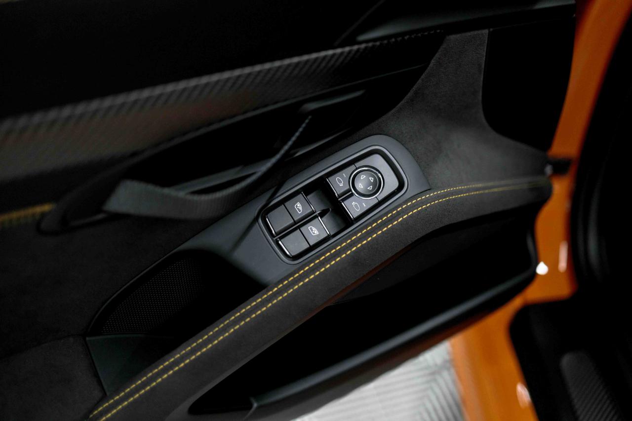 Porsche 718 Cayman GT4 RS 2025