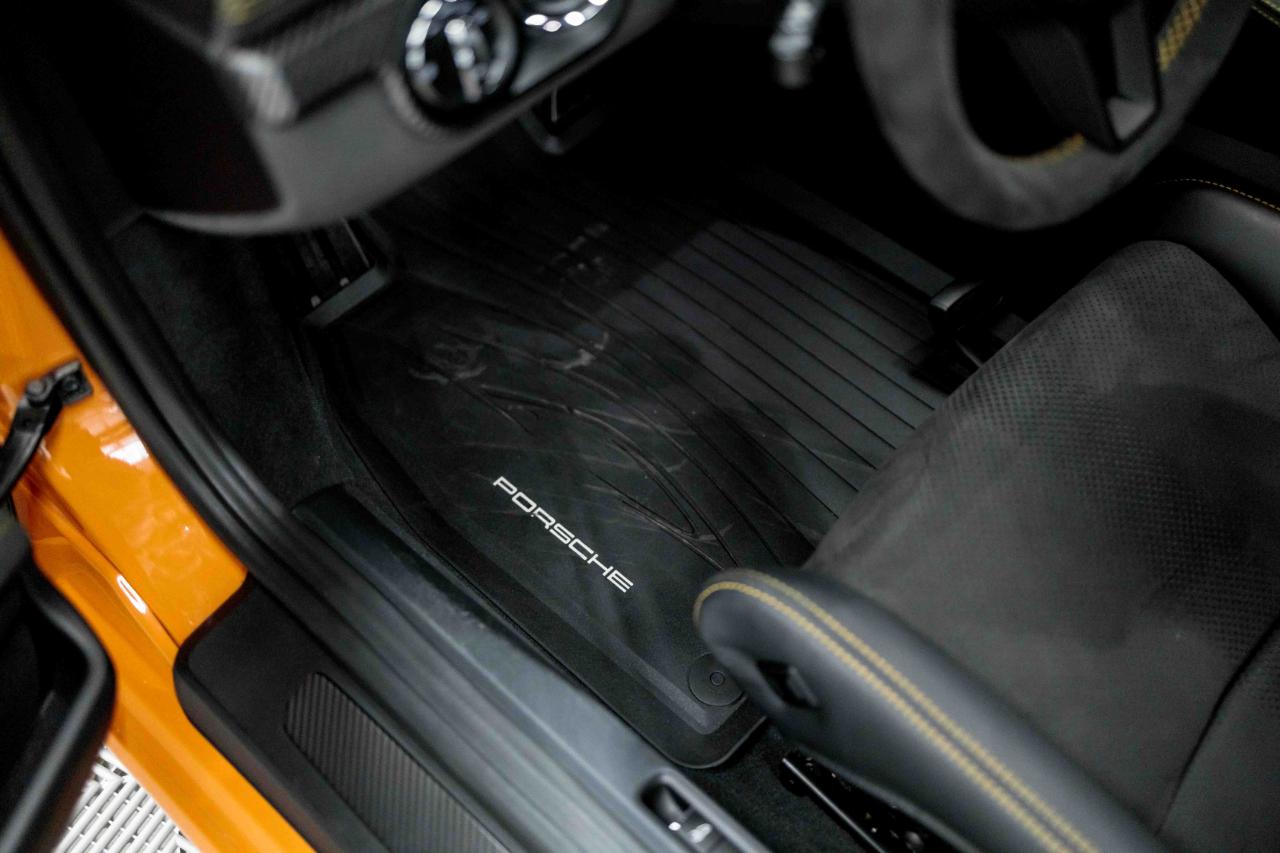 Porsche 718 Cayman GT4 RS 2025