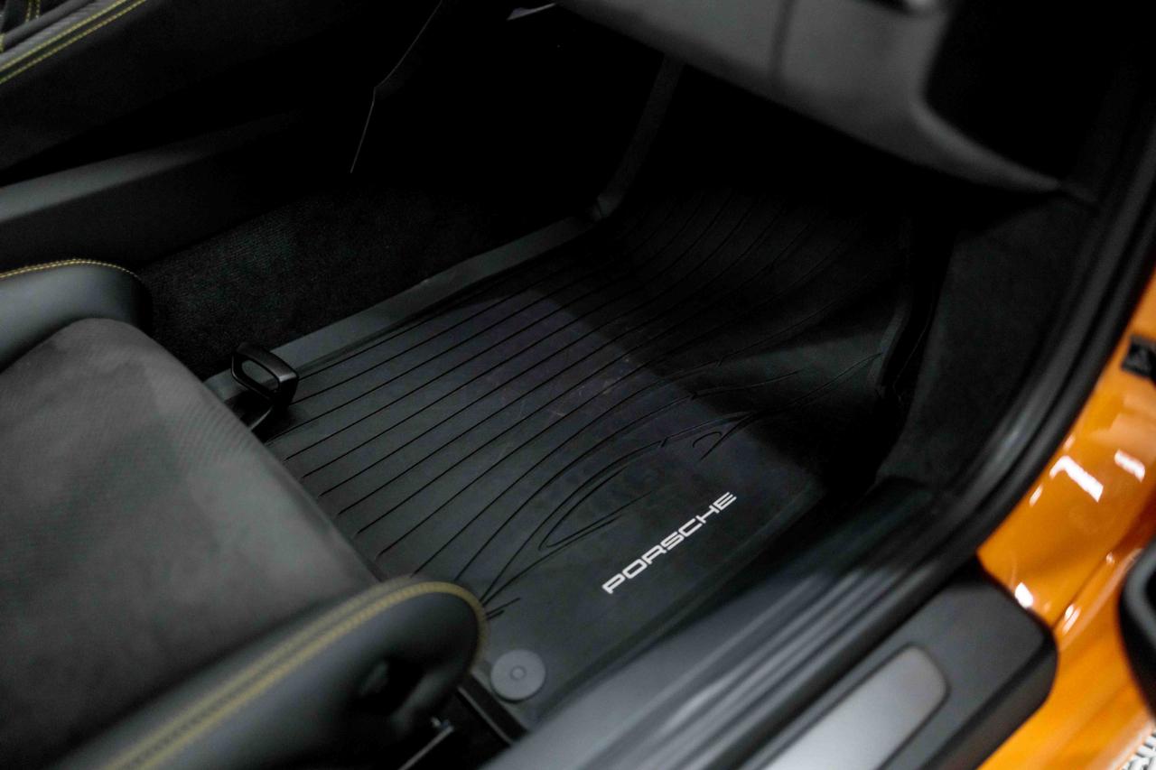 Porsche 718 Cayman GT4 RS 2025