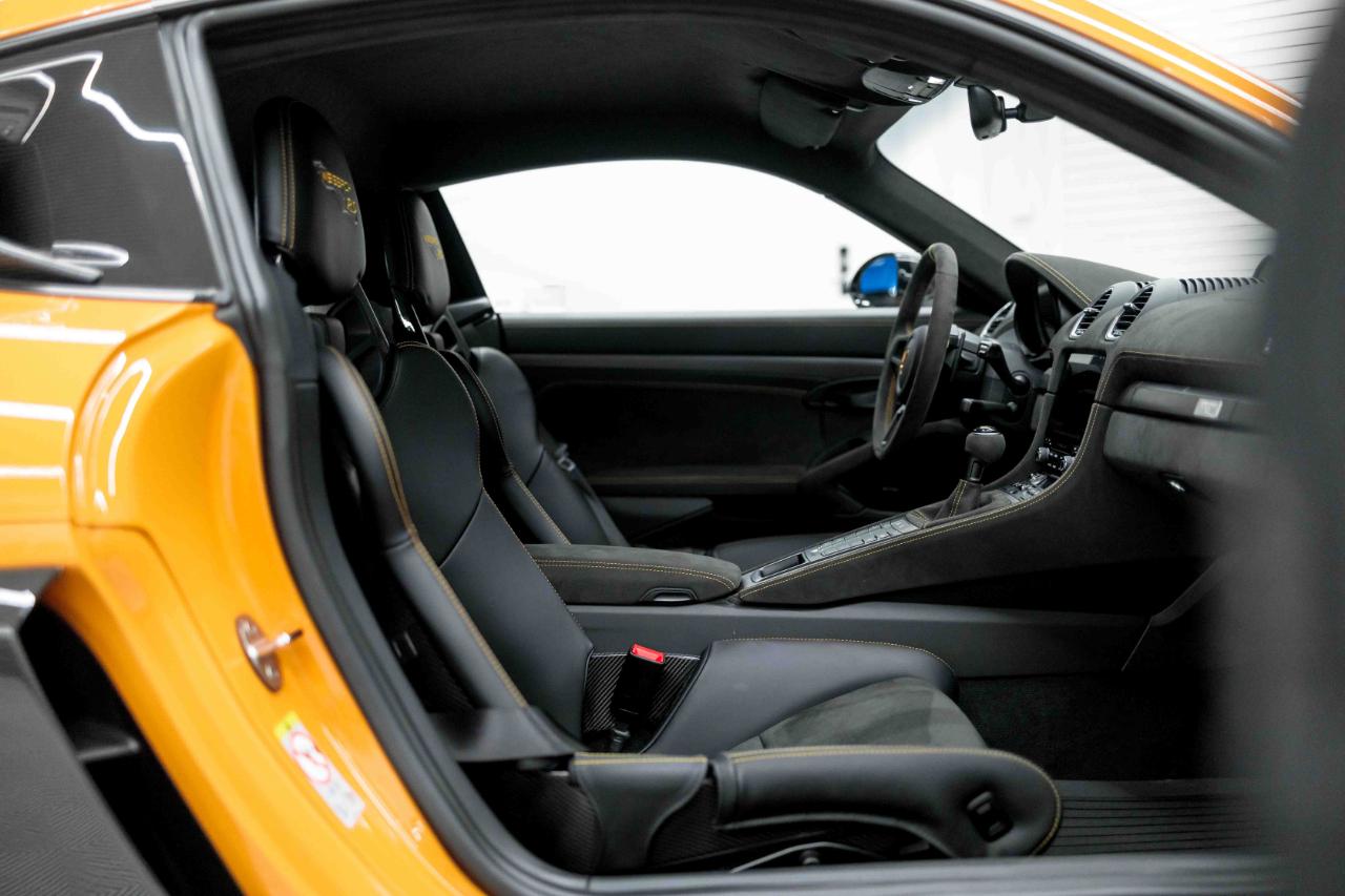 Porsche 718 Cayman GT4 RS 2025