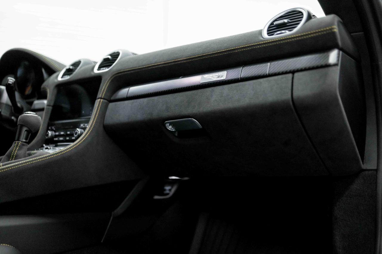 Porsche 718 Cayman GT4 RS 2025